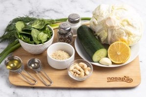 Салат из капусты с зеленой заправкой Салат из капусты с зеленой заправкой