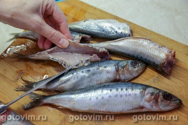 Иваси, жаренная в яйце 