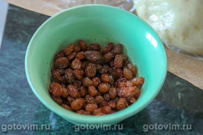 Кулич бриошь с изюмом