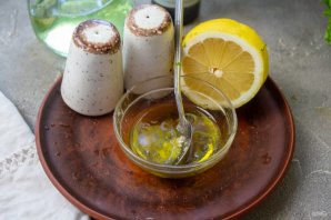 Огурцы с зеленым салатом Огурцы с зеленым салатом