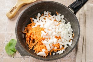 Суп со щавелем и яйцом Суп со щавелем и яйцом