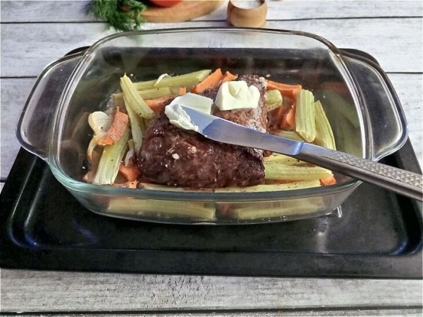 Ростбиф со сливочным маслом на овощной подушке #пушкинкулинар Ростбиф со сливочным маслом на овощной подушке #пушкинкулинар