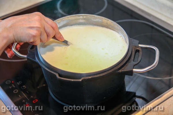 Двухцветный баварский крем с голубикой Двухцветный баварский крем с голубикой