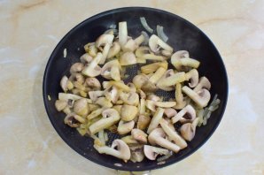 Теплый салат с печенью и грибами Теплый салат с печенью и грибами