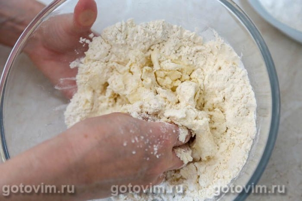 Мясной рулет с яйцом в тесте