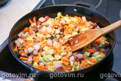 Щи с квашеной капустой и копченостями