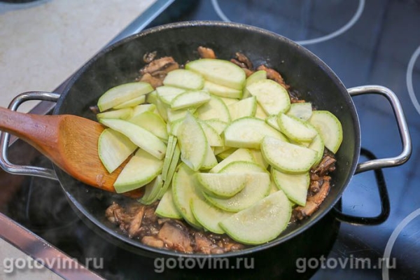 Жареные кабачки с грибами в сметане Жареные кабачки с грибами в сметане