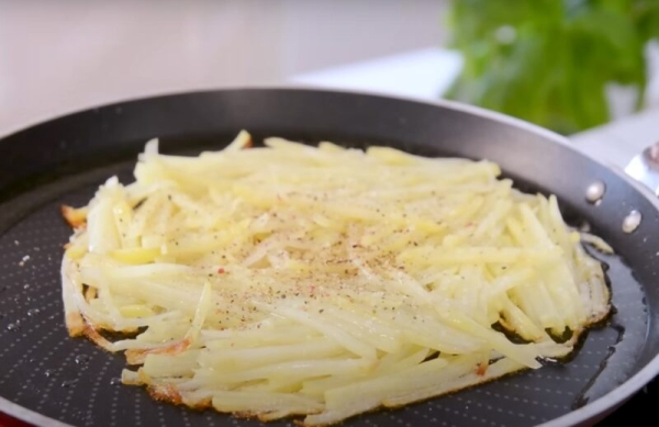 Картофельные лепёшки: самый простой и вкусный рецепт. Муж просит готовить их каждый день Картофельные лепёшки: самый простой и вкусный рецепт. Муж просит готовить их каждый день