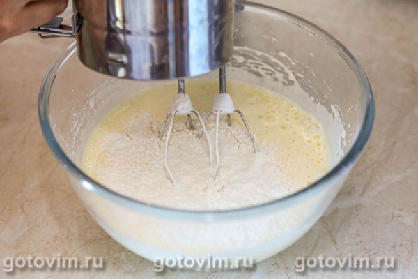 Бисквитный рулет с баварским кремом с земляникой