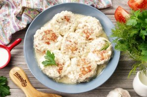 Куриные биточки в сливочном соусе Куриные биточки в сливочном соусе