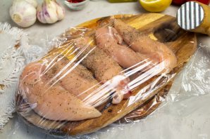 Куриные грудки со спаржей под голландским соусом Куриные грудки со спаржей под голландским соусом