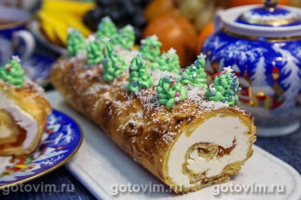 Рулет Карпатка из заварного теста с кремом и джемом