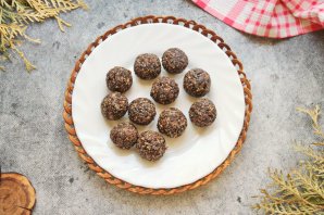 Миндальные трюфели с черносливом Миндальные трюфели с черносливом