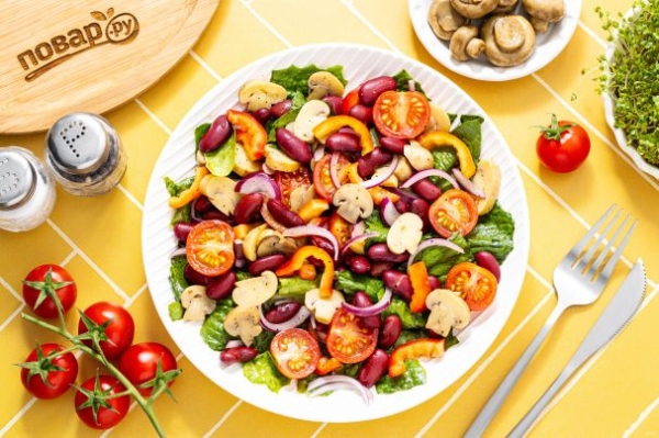 Салат с маринованными шампиньонами Салат с маринованными шампиньонами