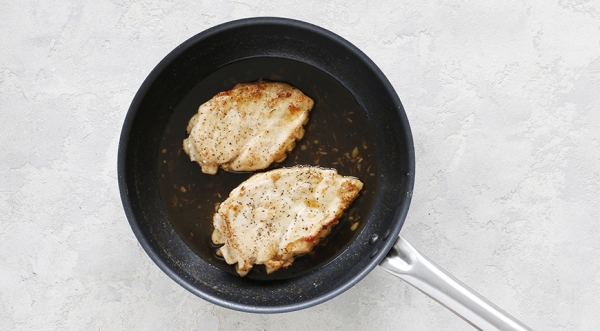 Быстрая куриная грудка в чесночно-медовом соусе, пошаговый рецепт с фото на 419 ккал Быстрая куриная грудка в чесночно-медовом соусе, пошаговый рецепт с фото на 419 ккал