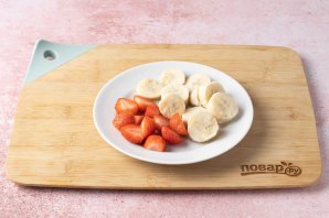 Апельсиновый смузи с клубникой и бананом Апельсиновый смузи с клубникой и бананом