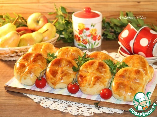 Пироги с мясным фаршем, овощами, соусом Пироги с мясным фаршем, овощами, соусом