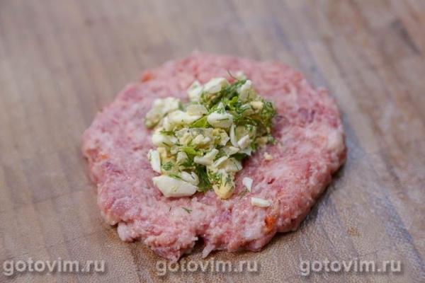 Мясные зразы с яйцом, луком и зеленью в мультиварке Мясные зразы с яйцом, луком и зеленью в мультиварке