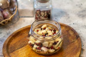 Чеснок в яблочном уксусе Чеснок в яблочном уксусе