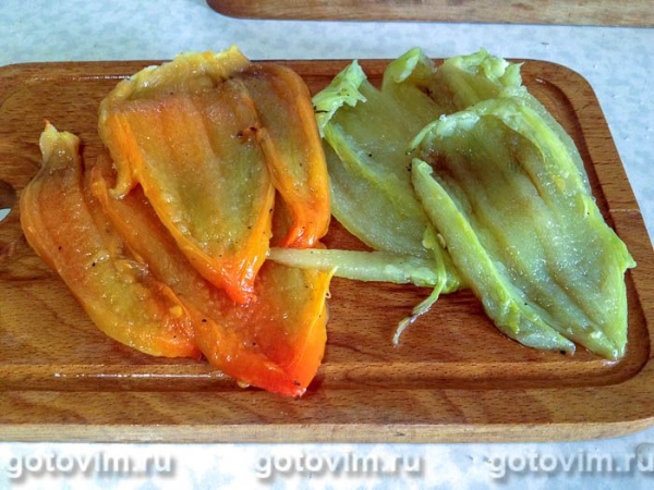 Спагетти с печёным перцем и сыром страчателла