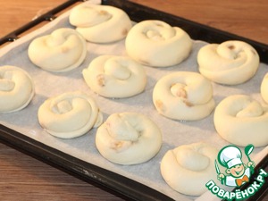 Сладкие пасхальные крученки с изюмом