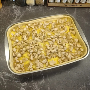 Пирог с курицей и грибами