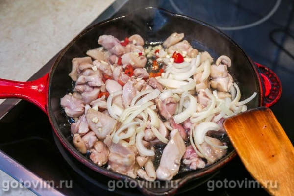 Жареная свинина с грибами и перцем чили Жареная свинина с грибами и перцем чили