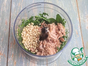 Пирог со шпинатом и тунцом "Снежинка" Пирог со шпинатом и тунцом "Снежинка"