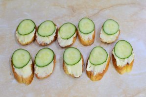 Бутерброды с горбушей соленой Бутерброды с горбушей соленой