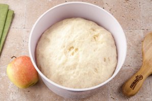 Пирог на дрожжах с яблоками Пирог на дрожжах с яблоками