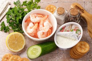 Канапе с креветкой на крекере Канапе с креветкой на крекере