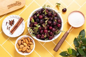 Варенье из вишни с миндалем