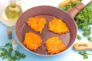 Постные морковные оладьи