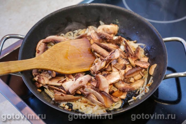 Жареные кабачки с грибами в сметане Жареные кабачки с грибами в сметане