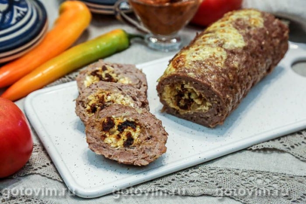 Рулет мясной с вялеными томатами и сыром Рулет мясной с вялеными томатами и сыром