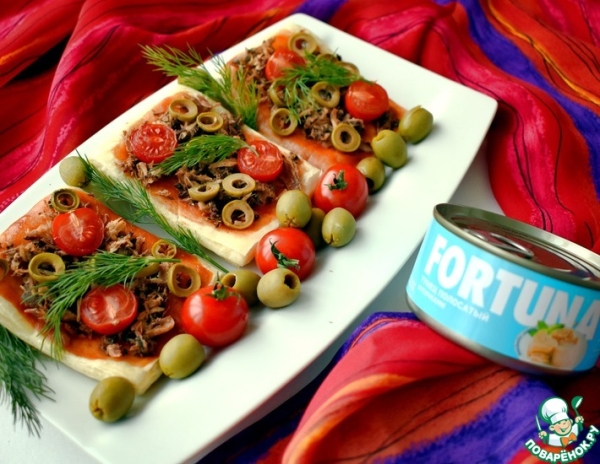 Слойки с консервированным тунцом