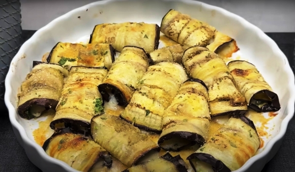 Идеально подходит в качестве закуски. Сырно — чесночный баклажановый рулетик: простой и вкусный рецепт Идеально подходит в качестве закуски. Сырно — чесночный баклажановый рулетик: простой и вкусный рецепт