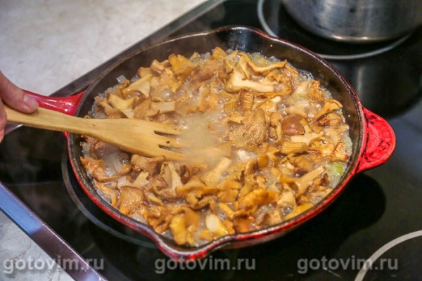 Картофельное пюре с лисичками (толчанка) Картофельное пюре с лисичками (толчанка)