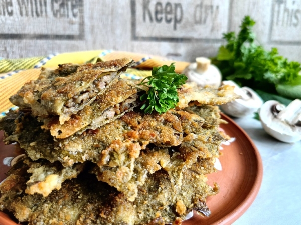 Чебуреки из виноградных листьев Чебуреки из виноградных листьев