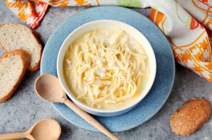 Молочный суп с домашней лапшой Молочный суп с домашней лапшой