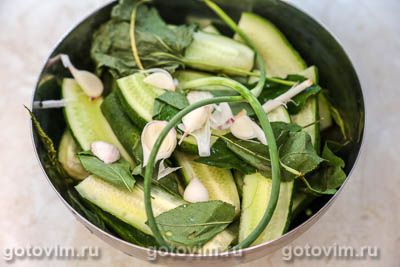 Малосольные огурцы на минералке