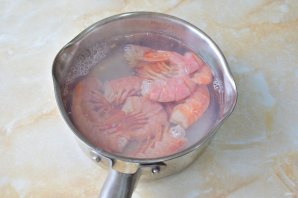 Салат с креветками, ананасом и сыром Салат с креветками, ананасом и сыром