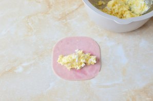 Рулетики с сыром и чесноком