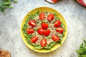 Салат из киноа с кальмарами Салат из киноа с кальмарами