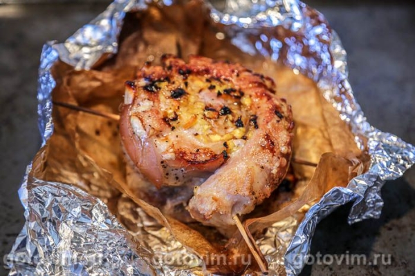 Рулет из свиной грудинки  с манго и перцем чили Рулет из свиной грудинки  с манго и перцем чили