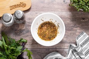 Салат из огурцов и зелени