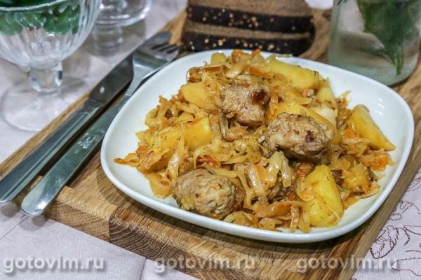 Селянка с квашеной капустой, картофелем и колбасками в мультиварке Селянка с квашеной капустой, картофелем и колбасками в мультиварке