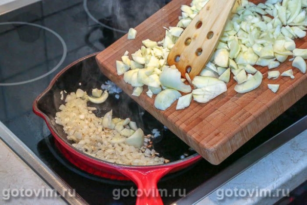 Кабачки, фаршированные хлебными крошками и сыром