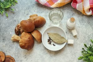 Маринованные белые грибы