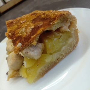 Пирог с курицей и грибами